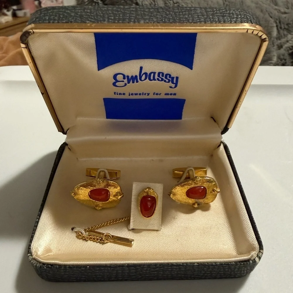 Vintage Embassy Gold Tone Cufflinks Tie Tack Set w/ Red Stone – Boxed